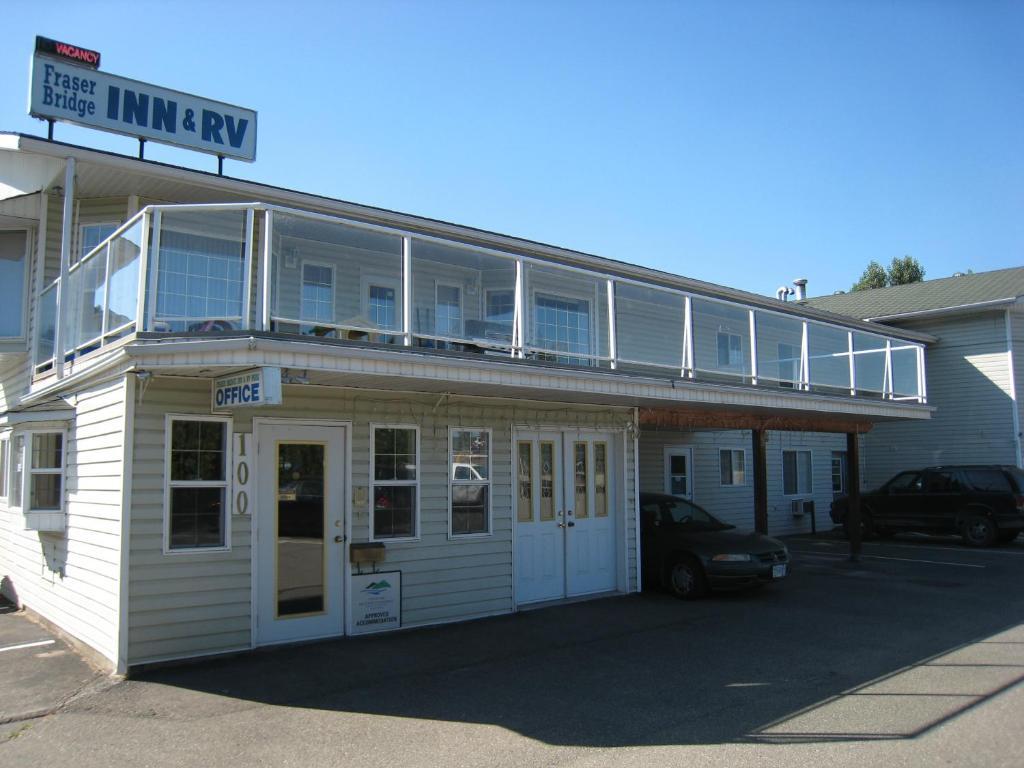 Fraser Bridge Inn And Rv Park Quesnel Exterior photo